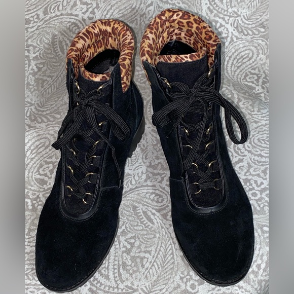 Leopard print Crown & Ivy boots, women’s size 9 - Picture 3 of 8